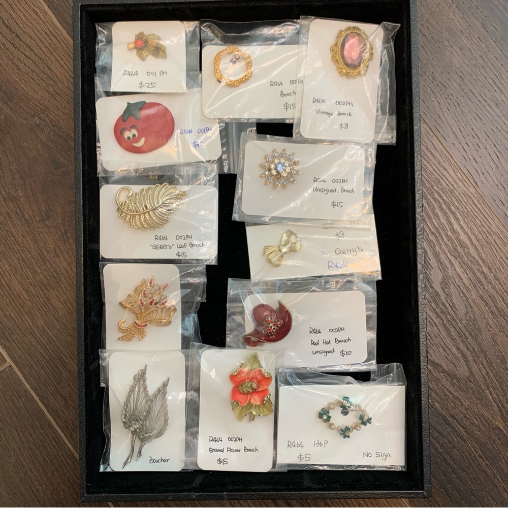 12 Vintage Brooch Set